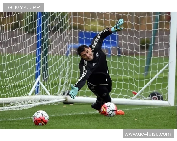 罗马门将斯维拉尔荣膺九月最佳球员表现出色仅失两球